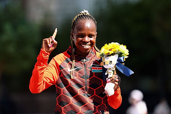Zlatá medailistka enského maratonu - Peres Jepchirchirová z Keni. LOH 2020, 7....
