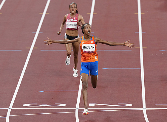 Nizozemka Sifan Hassanová vítzí ve finále bhu en na 10 000 metr na letních...