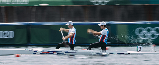 Brati Martin a Petr Fuksové v olympijské rozjíce kanoist na 1000 metr.