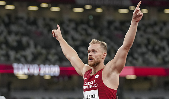 Oštěpař Jakub Vadlejch slaví povedený hod v olympijském finále.