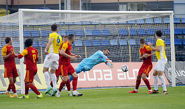 Dukla vyhrála v druhé lize ve Varnsdorfu a na vedoucí Vyškov ztrácí už jen bod