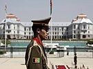 Afghánská estná strá oekává pílet prezidenta Arafa Gháního u paláce Darul...