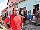 Ladislav Paour provozuje v ulici Na Rynku prodejnu pro zahrdke. Trby mu v...