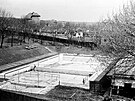 Historický snímek ukazuje areál Koupelek v Uherském Brod. Koupalit vzniklo v...