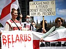Lidé v Londýn protestují proti bloruskému reimu. (8. srpna 2021)