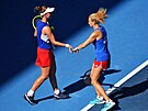 Tenistky Krejíková a Siniaková v prvním setu (1. srpna 2021)