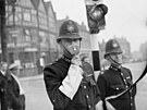 Policisté na High Street v londýnském Elthamu (1939)