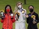 Zleva doprava: stíbrná medailistka Mone Inamiová z Japonska, zlatá Nelly...