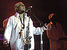 Dennis Thomas se skupinou Kool and the Gang na koncertu v roce 2008