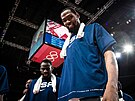 Amerití basketbalisté Draymond Green (vlevo) a Kevin Durant jsou spokojeni s...