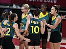 Australské basketbalistky oslavují vydený postup do olympijského tvrtfinále.