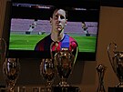 Momentka z tiskové konference po konci Lionela Messiho v Barcelon