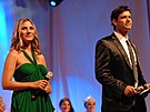 Moderátoi Eva Decastelo a Petr Vojnar na Miss Deaf 2011