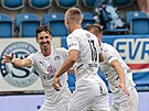Fotbalisté Slovácka se radují z gólu v utkání s eskými Budjovicemi.