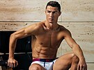 Cristiano Ronaldo v reklam na spodní prádlo své znaky CR7 (2018)