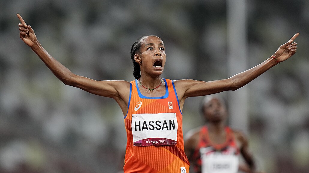 Sifan Hassanová, Etiopanka reprezentující Nizozemsko, vyhrála dost jasně v běhu...
