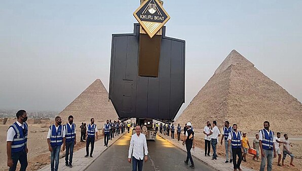 Do novho Velkho egyptskho muzea byla pevezena Chufuova brka.