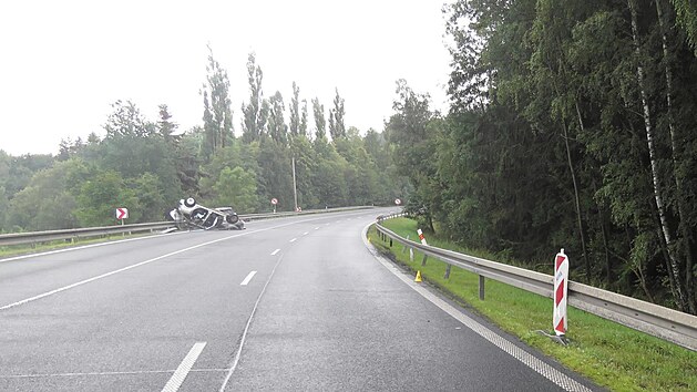 Dopravní nehoda na silnici I/6 poblíž střelnice u Karlových Varů.