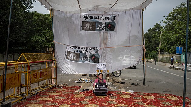 V Indii protestuj kvli znsilnn a vrad 9let holiky. (5. srpna 2021)