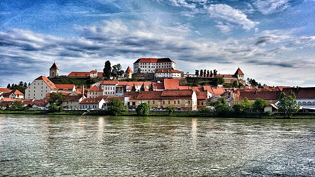 Historick� Ptuj s term�ln�mi prameny le�� na severov�chod� zem�.