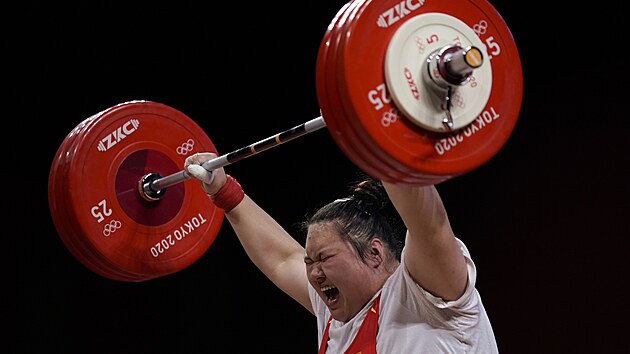 Li Wen-wen, kter kralovala v kategorii nad 87 kilogram vytvoila ti nov olympijsk rekordy! V trhu 140 kilo, v nadhozu dalch 180 a dohromady tedy 320 kilogram.(2. srpna 2021)