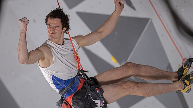 Lezec Adam Ondra ml na dosah olympijskou medaili, dokonce mohl brt i zlato. Posledn kroky poslednho zvodnka vak obrtily poad pln naruby a na eskho reprezentanta zbylo a est msto. (5. srpna 2021)