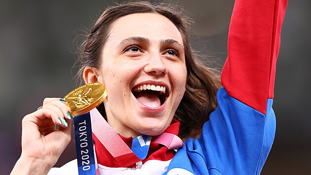 Rusk vkaka Marija Lasickeneov pzuje se zlatou medail na olympijskch hrch v Tokiu.