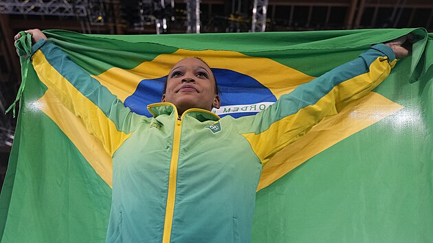 Brazilsk gymnastka Rebeca Andradeov zskala v Tokiu u druh zlato. (1. srpna 2021)