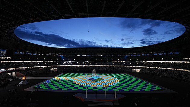 Plocha olympijského stadionu před zahájením závěrečného ceremoniálu letních olympijských her 2020. Neděle 8. srpna 2021,  Tokio, Japonsko