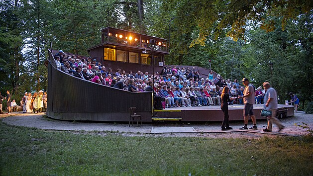 Vltavotýnští divadelníci spolu s hostujícími soubory odehrají na točně od konce června do začátku září desítky představení.
