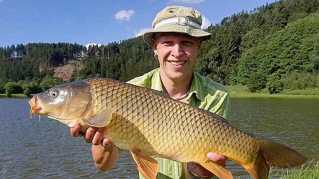 Jan Opat�il nejen�e s�m aktivn� ryba��, ale do sv�ta ryb zasv�cuje i d�tsk� �ten��e. Ve sv� posledn� knize odbo�il od obl�ben�ho Kap��ka Metl�ka a p�edstavil �tiku Majdalenku. O Metl�kovi v�ak nato�il s�rii vide� na zaj�mav�ch m�stech Vyso�iny.