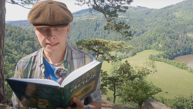 Jan Opat�il nejen�e s�m aktivn� ryba��, ale do sv�ta ryb zasv�cuje i d�tsk� �ten��e. Ve sv� posledn� knize odbo�il od obl�ben�ho Kap��ka Metl�ka a p�edstavil �tiku Majdalenku. O Metl�kovi v�ak nato�il s�rii vide� na zaj�mav�ch m�stech Vyso�iny.