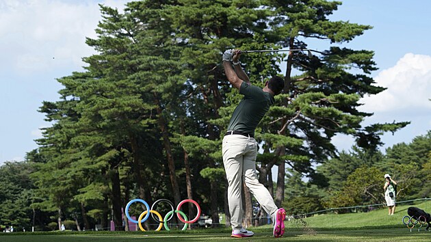 Rory McIlroy ve finlovm kole turnaje golfist na  olympijskch hrch v Tokiu.