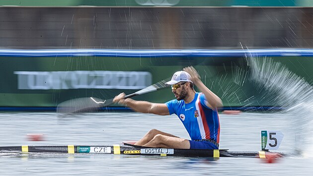 Kajaká Josef Dostál ve vítzné olympijské rozjíce na 1000 metr.