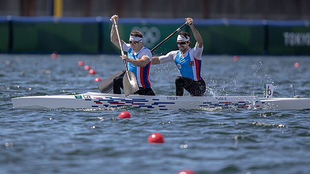 Brat�i Petr a Martin Fuksov� v semifin�le z�vodu deblkano� na 1000 metr�, v n�m� skon�ili na 5. m�st� a do velk�ho fin�le nepostoupili.