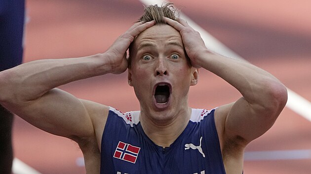 Olympijský vítěz v běhu na 400 metrů překážek Nor Karsten Warholm nemůže uvěřit, jak fantastický čas zaběhl. Světový rekord vylepšil  o 76 setin vteřiny na 45,94.