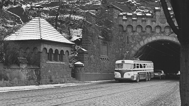 Posledn dny provozu trolejbusov trat ve Vyehradskm tunelu potkem roku 1967.
