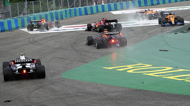 Na Velk cen Maarska formule 1 na Hungaroringu se bouralo.