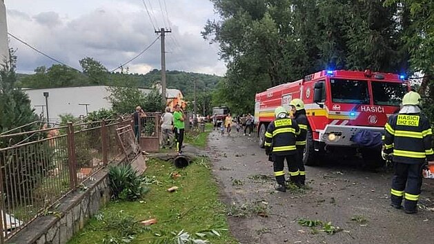 Škody, které napáchalo čtvrteční tornádo, ve slovenských obcích Skrabské a Petkovce. (5. srpna 2021)