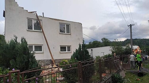 �kody, kter� nap�chalo �tvrte�n� torn�do, ve slovensk�ch obc�ch Skrabsk� a Petkovce. (5. srpna 2021)