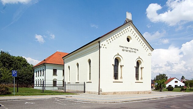 Barokn synagoga vznikla v roce 1760 a o 110 let pozdji byla pebudovna do nynj novoromnsk podoby.