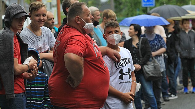 Pjezd mobilnho okovacho tmu do Vtkova pilkal rno destky lid. (4.8.2021)