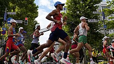Záběr na olympijský maraton mužů V Sapporu.