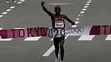 Eliud Kipchoge z Keni si suverénně doběhl pro olympijské zlato v maratonu.