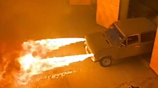 Ruský mechanik zkonstruoval plamenometnou Ladu