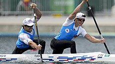 Brat�i Petr a Martin Fuksové v rozjí��ce kanoist� na olympijských hrách.(2....