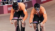 Olympijským šampionem se stává Harrie Lavreysen (vlevo), který otočil...