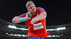 Americký koula Ryan Crouser se chystá k pokusu na olympijských hrách v Tokiu