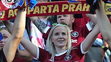 Fanynka Sparty ped zápasem 3. pedkola Ligy mistr proti Monaku.