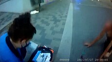 Mu� ukousl u hlavního nádra�í mladíkovi ucho